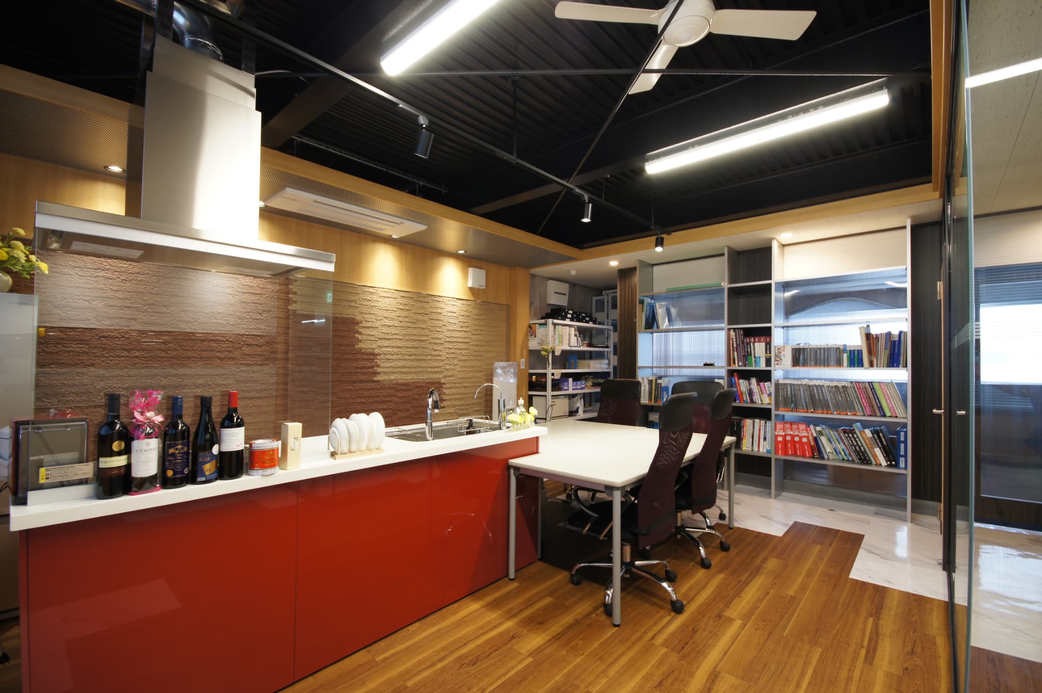 profile_office04.jpg